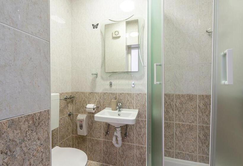 استودیو ساده, Cina Apartments