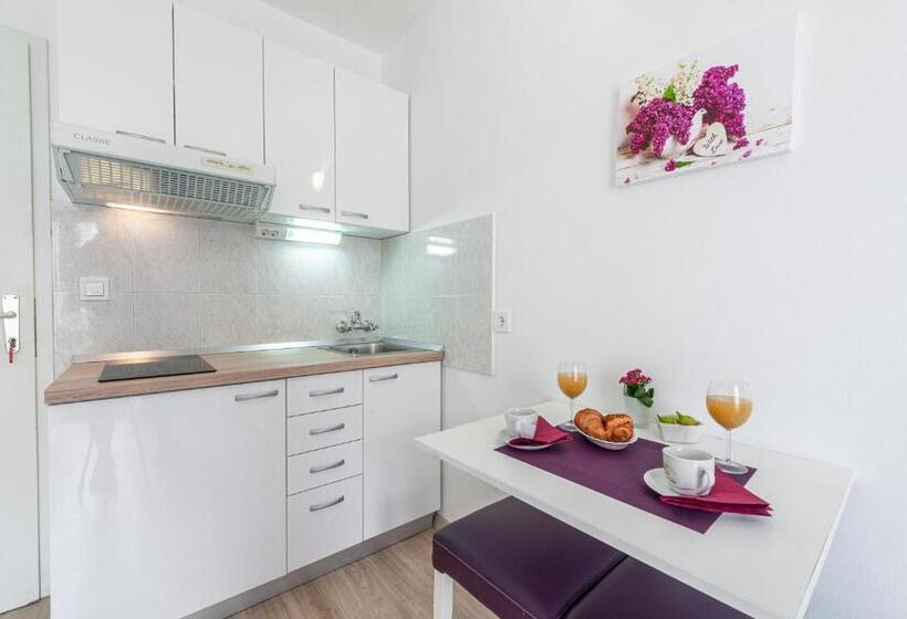 استودیو ساده, Cina Apartments