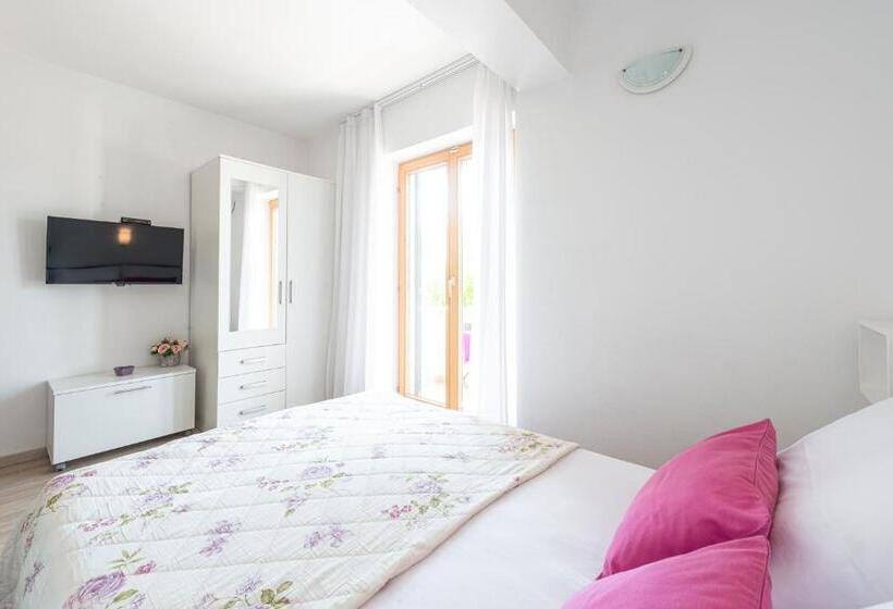استودیو ساده, Cina Apartments