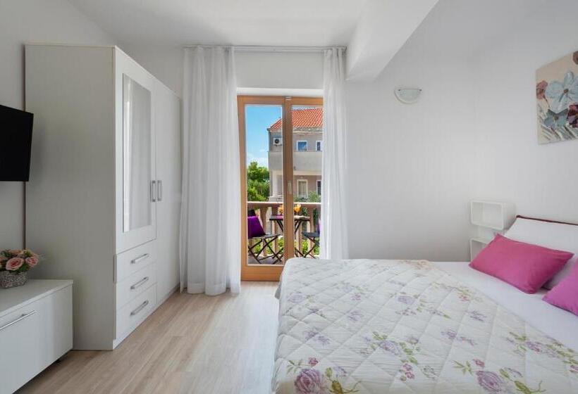 استودیو ساده, Cina Apartments