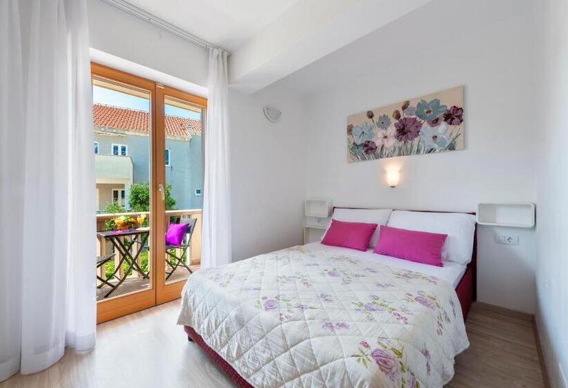 استودیو ساده, Cina Apartments