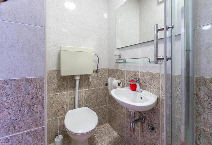 استودیو استاندارد با چشم‌انداز دریا و بالکن, Cina Apartments
