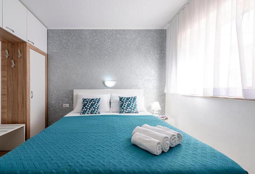 آپارتمان 1 خوابه با بالکن و چشم‌انداز دریا, Cina Apartments