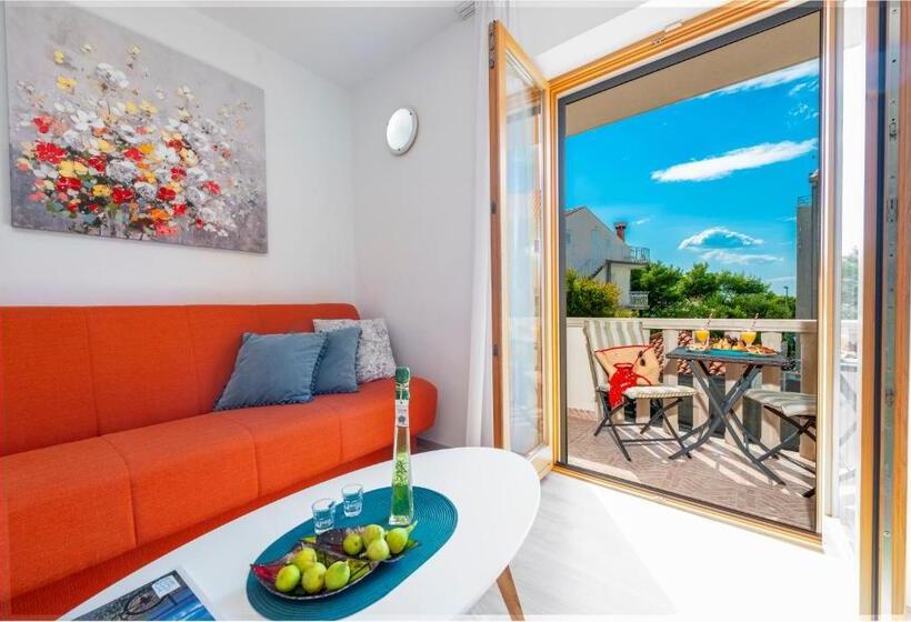 آپارتمان 1 خوابه با بالکن و چشم‌انداز دریا, Cina Apartments