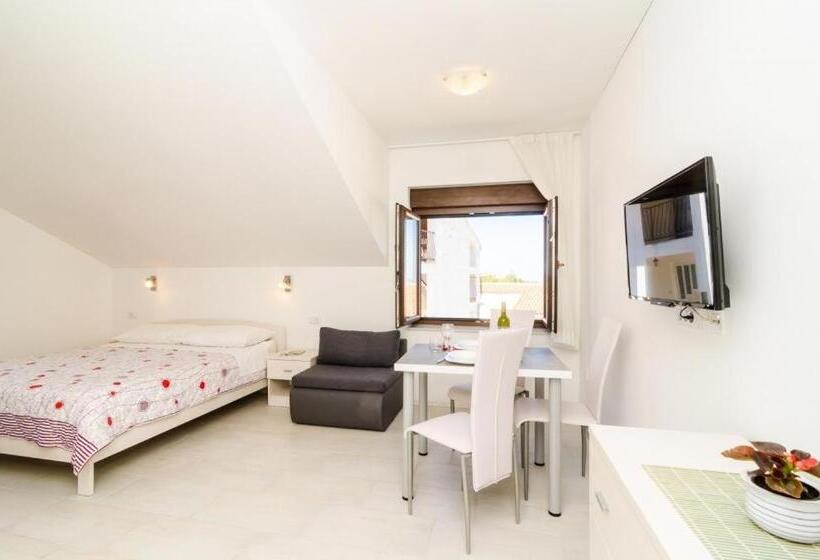 استودیوی استاندارد با چشم‌انداز دریا, Cina Apartments