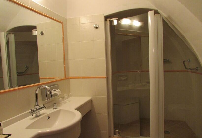 Standard Room, Grand