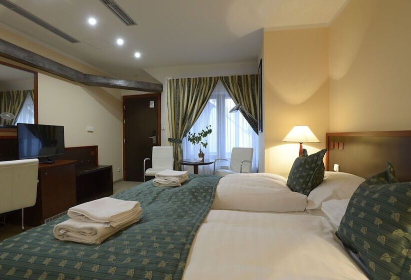 Standard Room, Grand
