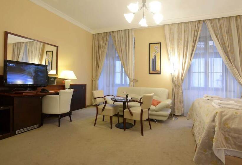 Standard Triple Room, Grand
