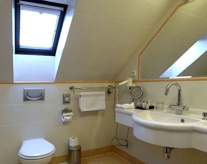 Deluxe Room, Grand