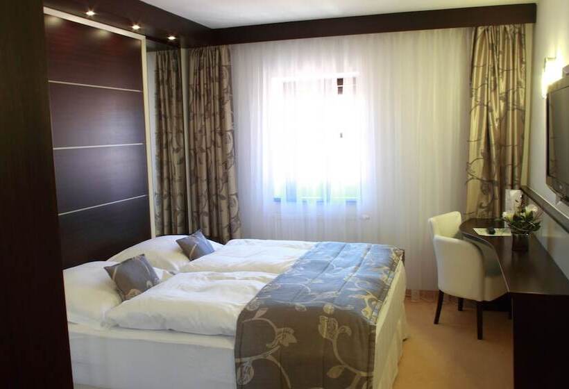 Standard Room, Grand