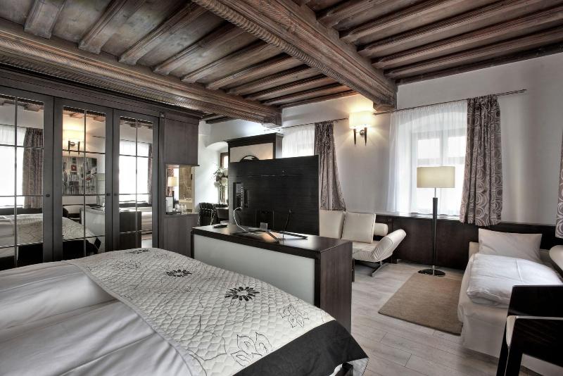 Deluxe Suite, Grand