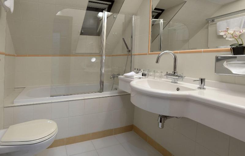 Deluxe Room, Grand