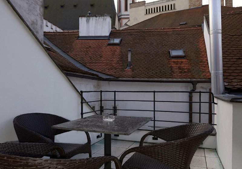 Deluxe Room, Grand