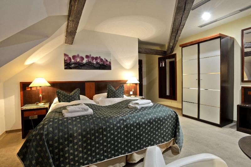 Deluxe Room, Grand