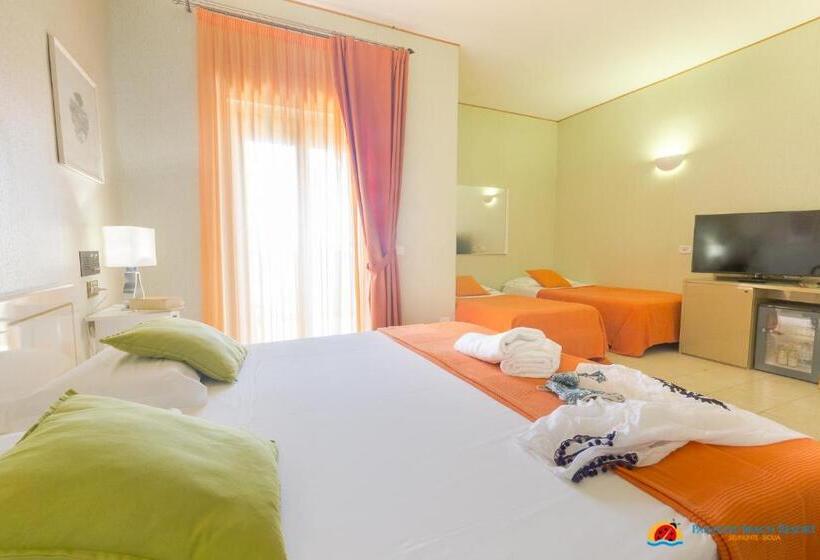 Трехместный Номер Стандарт с Балконом, Paradise Beach Resort