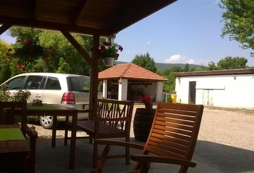 اتاق استاندارد سه نفره, Bényei Fogadó Panzió és étterem
