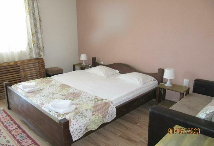 Номер Стандарт с Балконом, Guest House Belchin View
