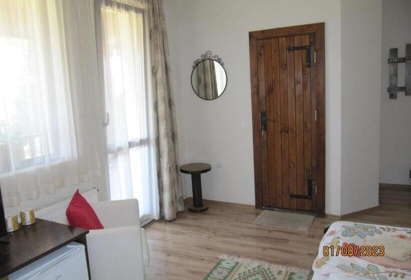 Номер Стандарт с Балконом, Guest House Belchin View