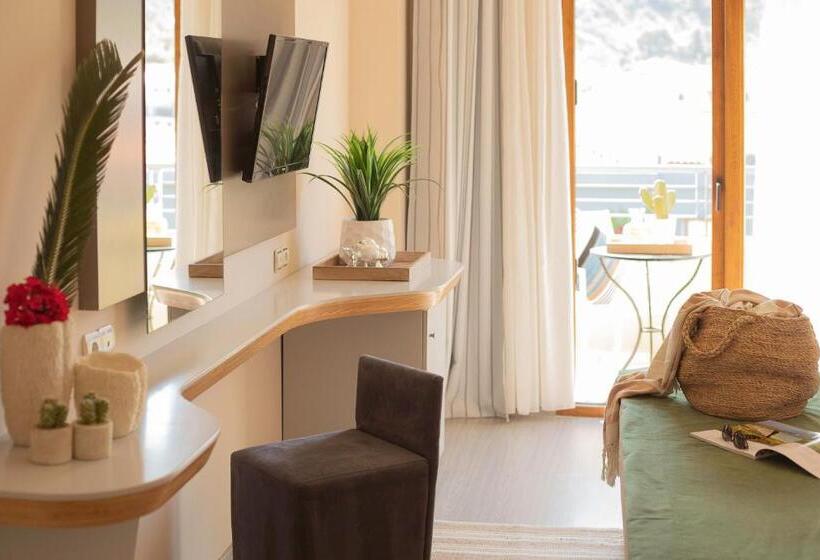 اتاق سوپریور با چشم‌انداز استخر, La Piscine Art Hotel, Philian Hotels And Resorts