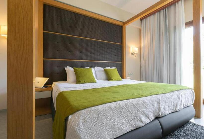 اتاق سوپریور با چشم‌انداز استخر, La Piscine Art Hotel, Philian Hotels And Resorts