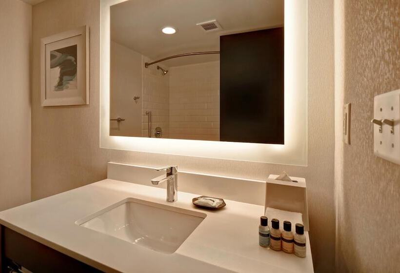 스탠다드 룸 더블 침대 2개, Four Points By Sheraton Boston Newton
