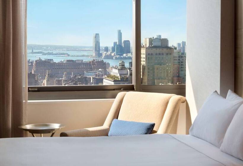 اتاق لوکس, Hilton New York Times Square