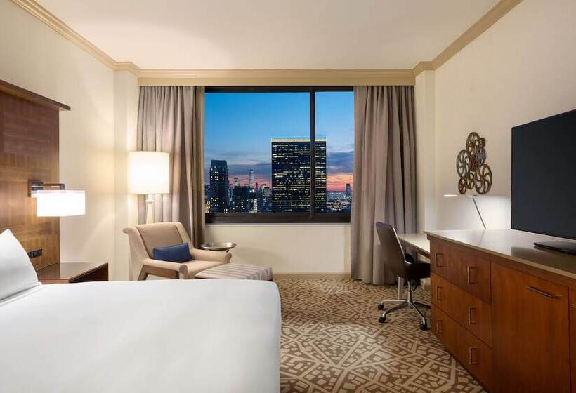 اتاق لوکس, Hilton New York Times Square