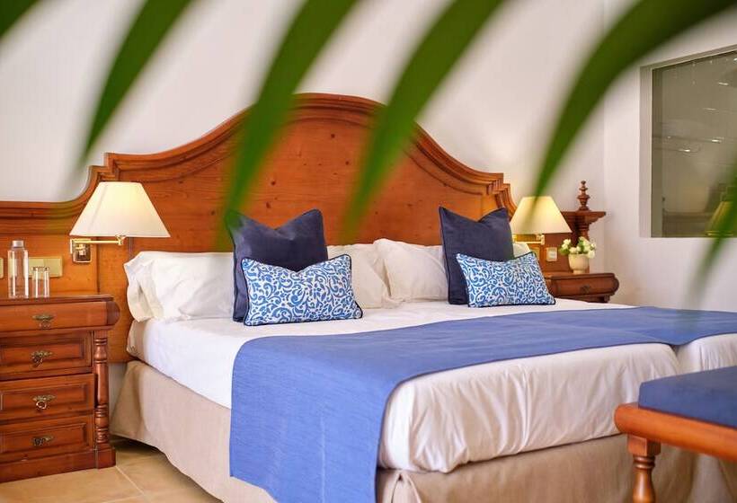 Люкс с Террасой, La Moraleja The Quiet Hotel   Adults Only