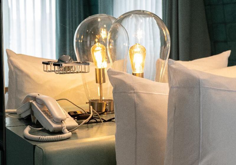 اتاق کلاب, Omni Charlotte