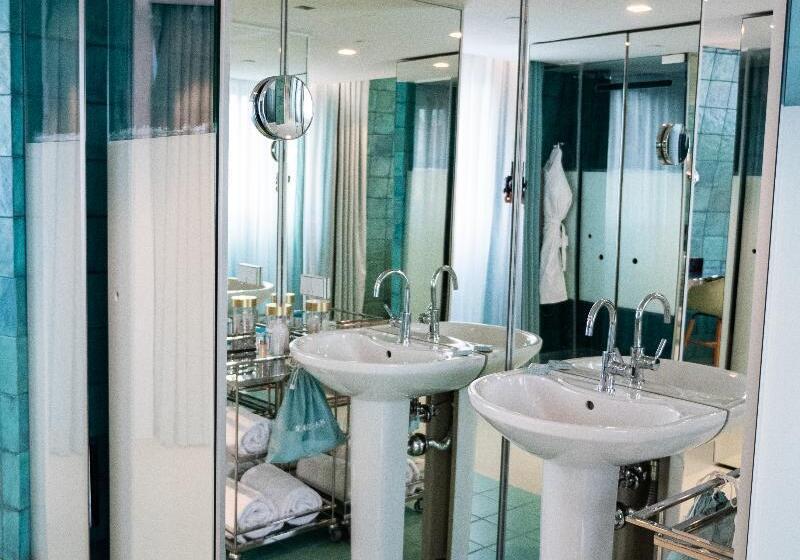 اتاق کلاب, Omni Charlotte