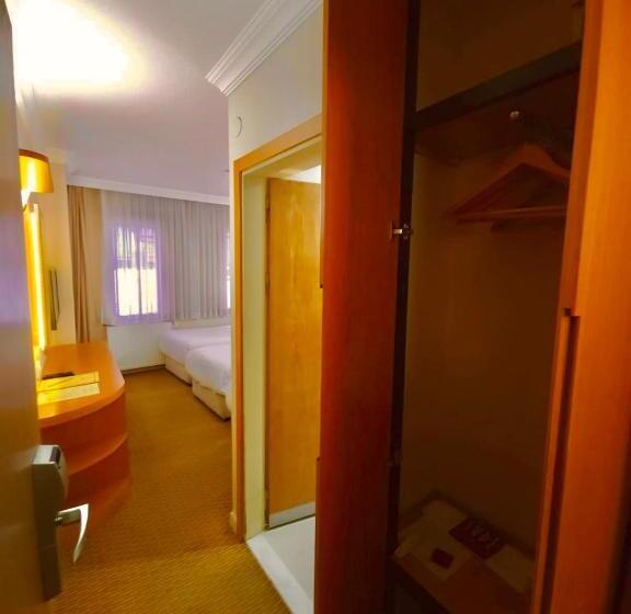 Habitación Triple Estándar, Sude Konak