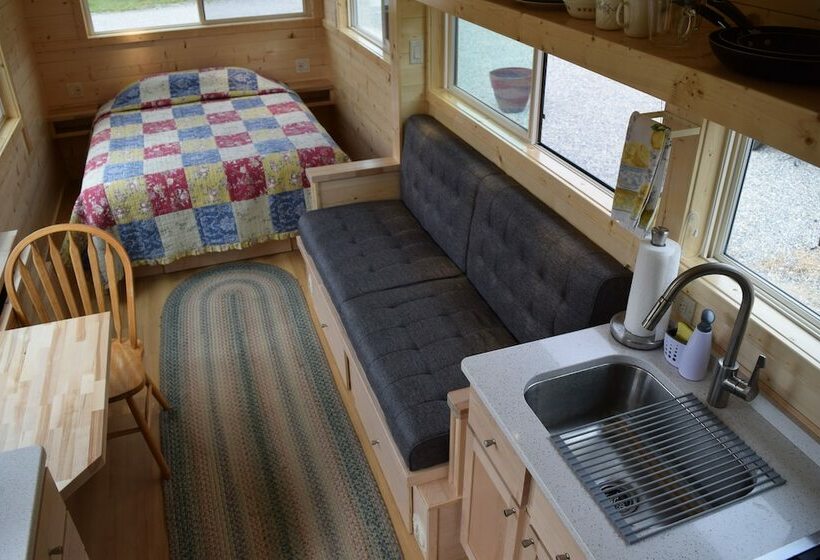 디럭스 코티지, Redwood Cabins