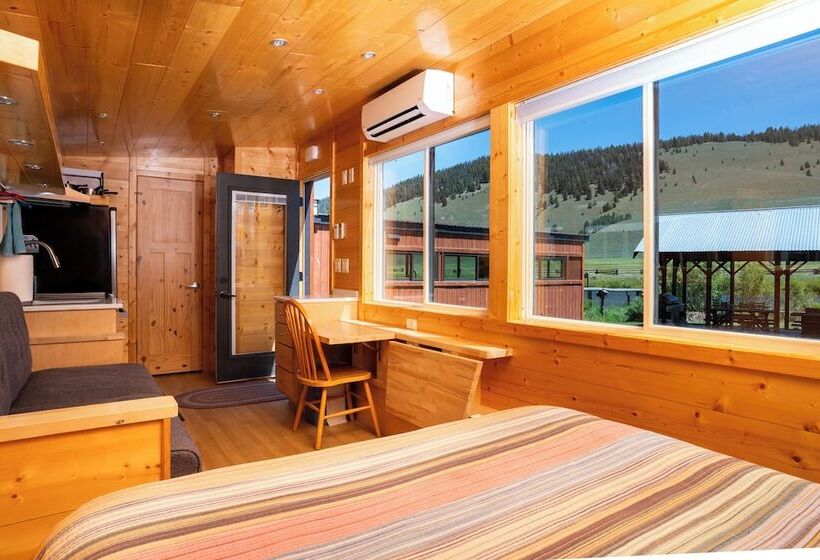 디럭스 코티지, Redwood Cabins