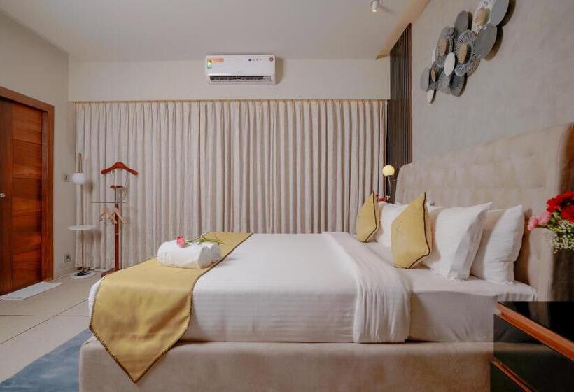 Büyük Çift Kişilik Yataklı Lüks Oda, Lazdana Hotel Bangalore