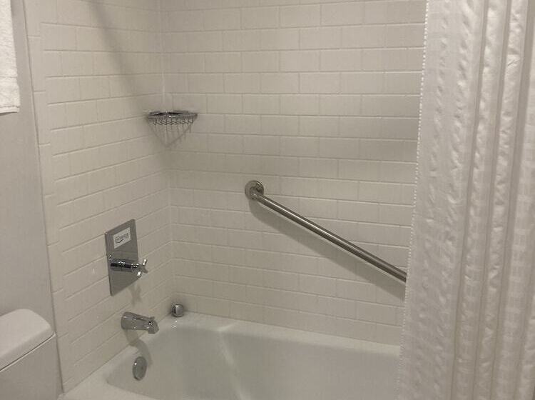 스탠다드 룸 더블 침대 2개, Crowne Plaza Niagara Falls Ny   Riverside, An Ihg