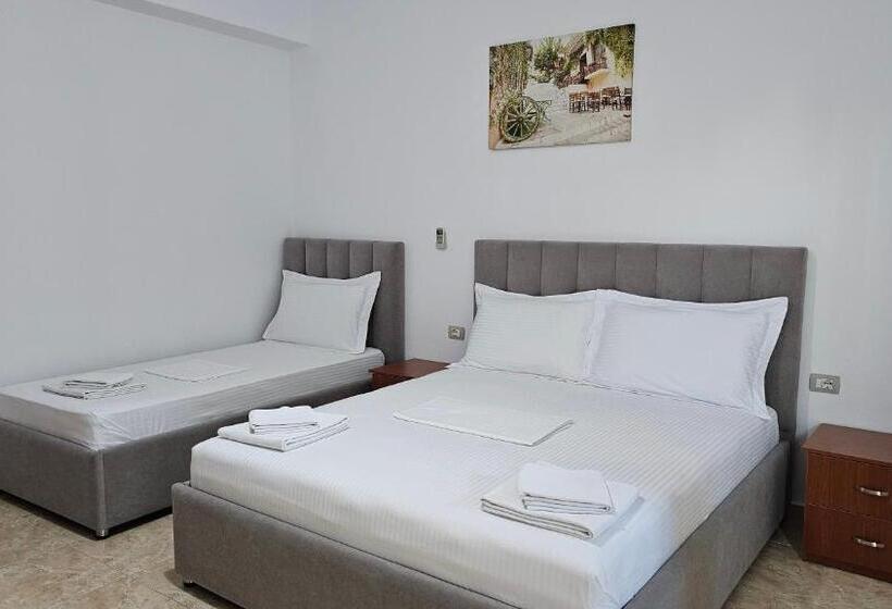 اتاق استاندارد سه تخته با بالکن, Vila Malo 1