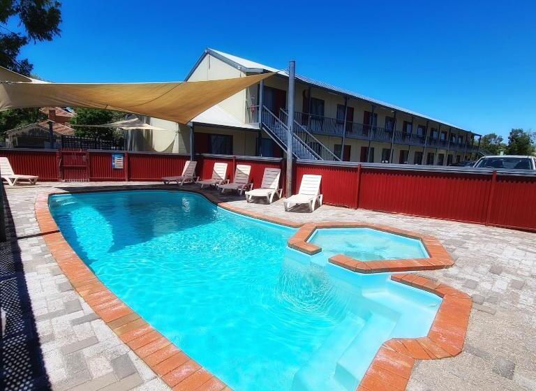 直达温泉标准间, Wentworth Central Motor Inn
