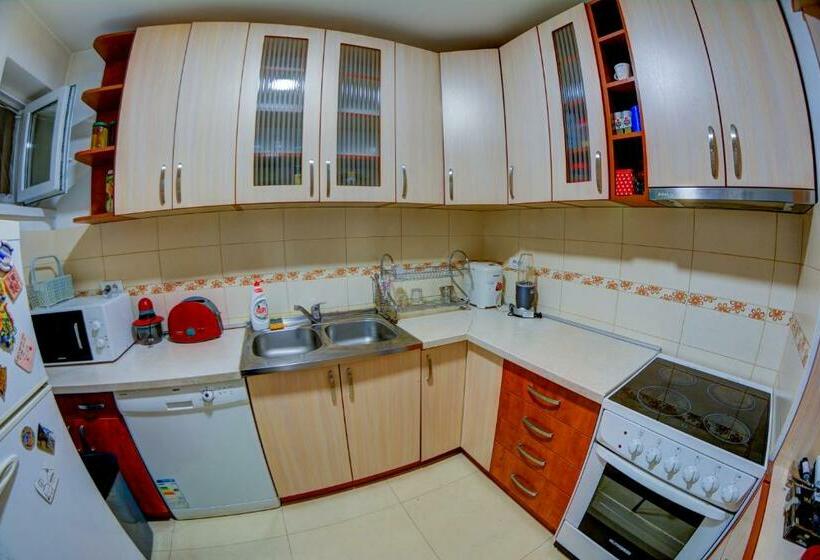 اتاق استاندارد سه تخته با سرویس بهداشتی مشترک, Rooms And Apartments S