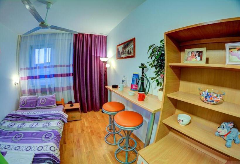 اتاق استاندارد با سرویس بهداشتی مشترک, Rooms And Apartments S