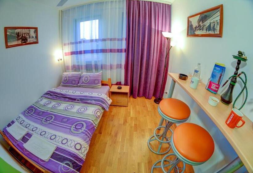 اتاق استاندارد با سرویس بهداشتی مشترک, Rooms And Apartments S