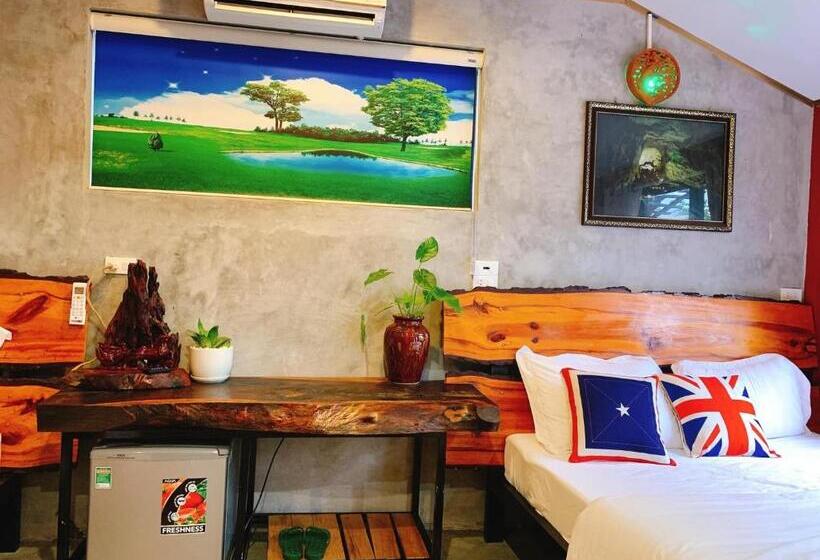 اتاق استاندارد با چشم‌انداز استخر, Vu S Homestay