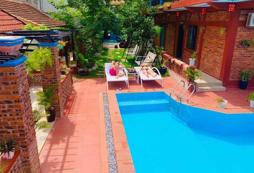 اتاق استاندارد با چشم‌انداز استخر, Vu S Homestay