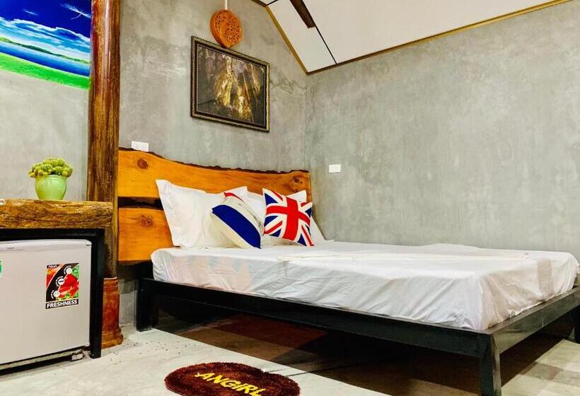 اتاق استاندارد با چشم‌انداز استخر, Vu S Homestay