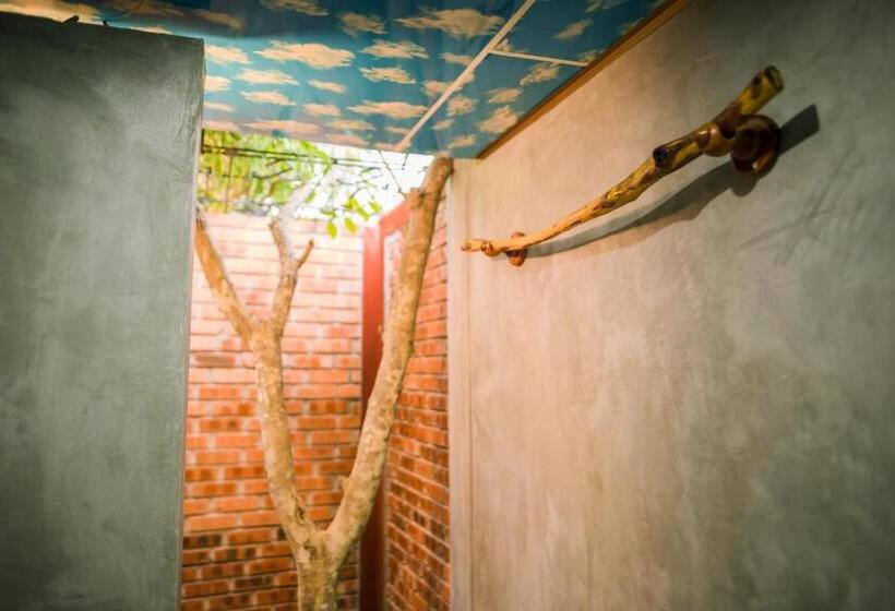 اتاق استاندارد با چشم‌انداز استخر, Vu S Homestay