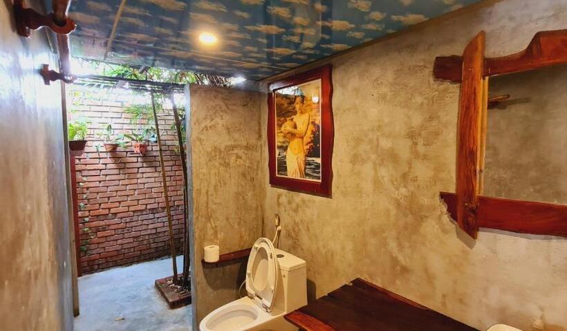 اتاق استاندارد با چشم‌انداز استخر, Vu S Homestay