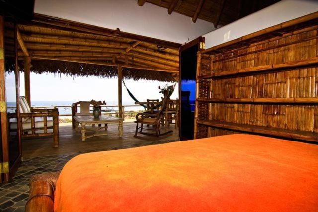 بانگلوی استاندارد, Oceanic Bungalows