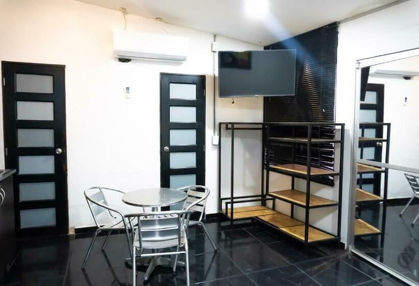 استودیو خانوادگی, Family House Rodadero