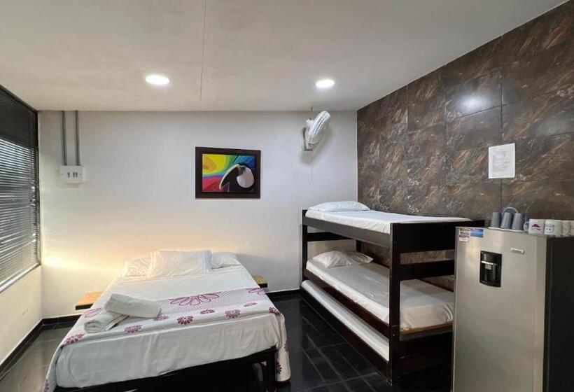 استودیو خانوادگی, Family House Rodadero