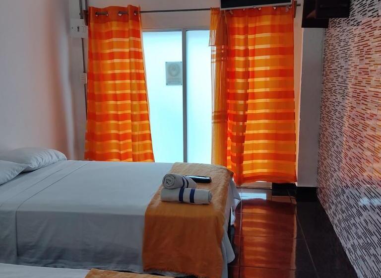 اتاق کلاسیک سه تخته, Family House Rodadero