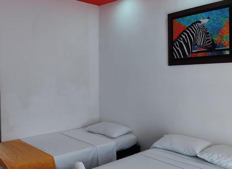 اتاق کلاسیک سه تخته, Family House Rodadero